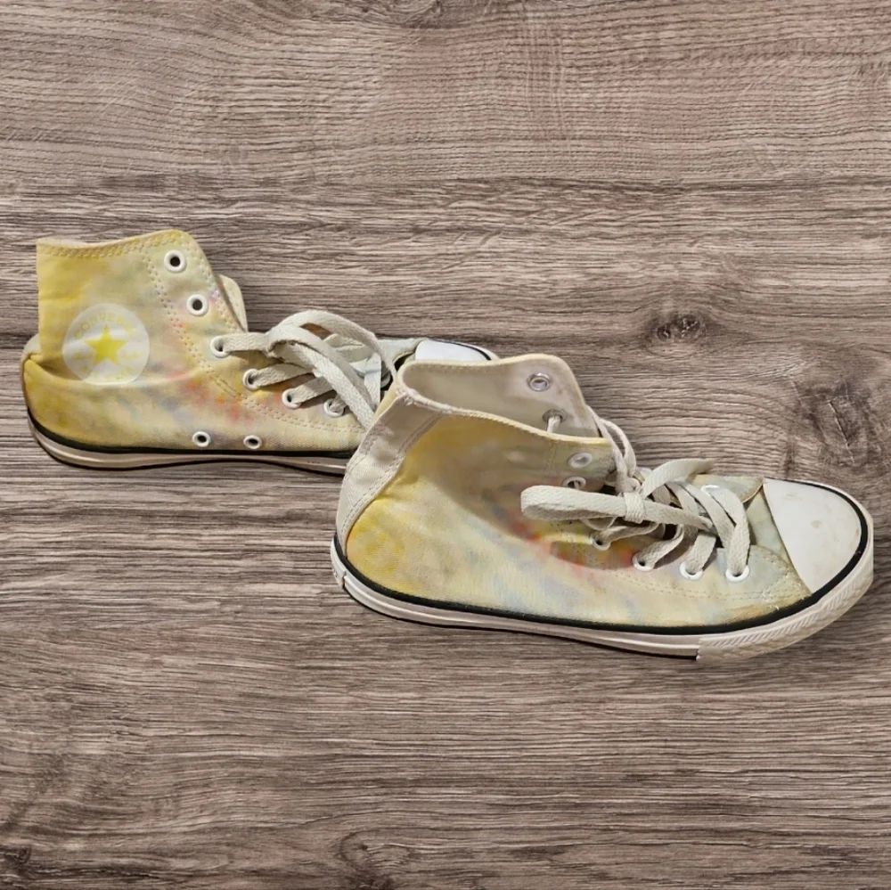Converse - Kids SZ 3 Tye Dye High Top Shoes